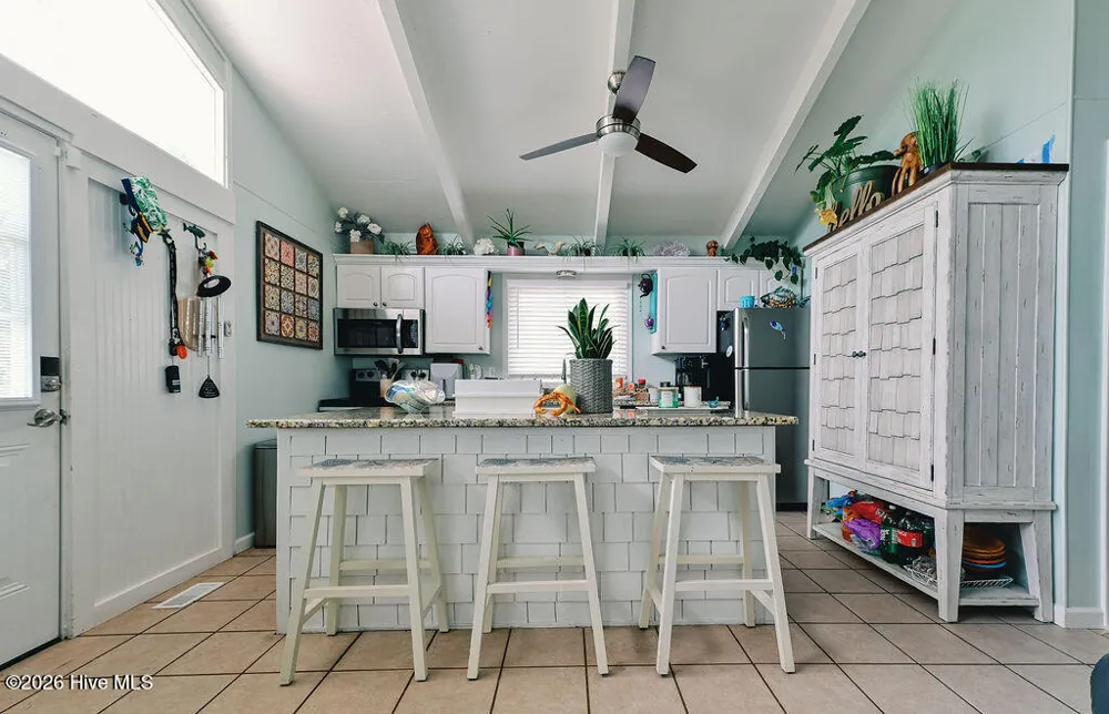 706 W 3rd Street Kill Devil Hills, NC 27948