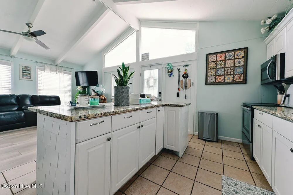 706 W 3rd Street Kill Devil Hills, NC 27948