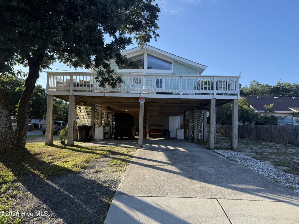 706 W 3rd Street Kill Devil Hills, NC 27948