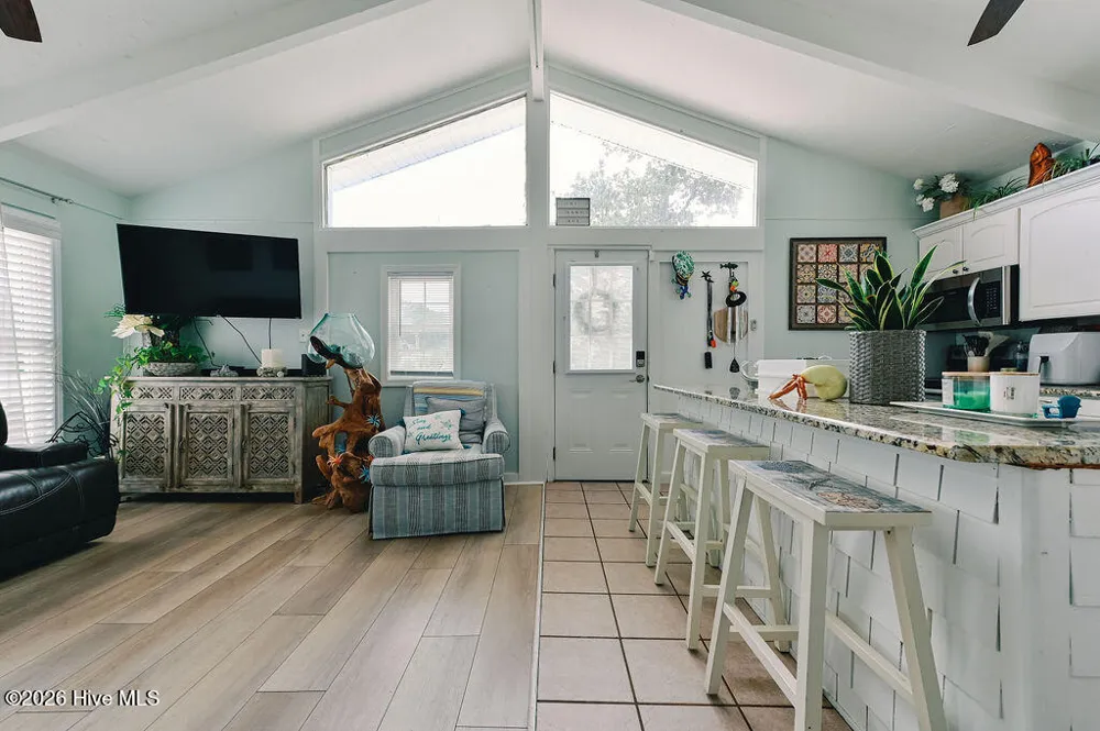 706 W 3rd Street Kill Devil Hills, NC 27948
