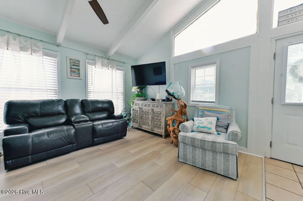 706 W 3rd Street Kill Devil Hills, NC 27948