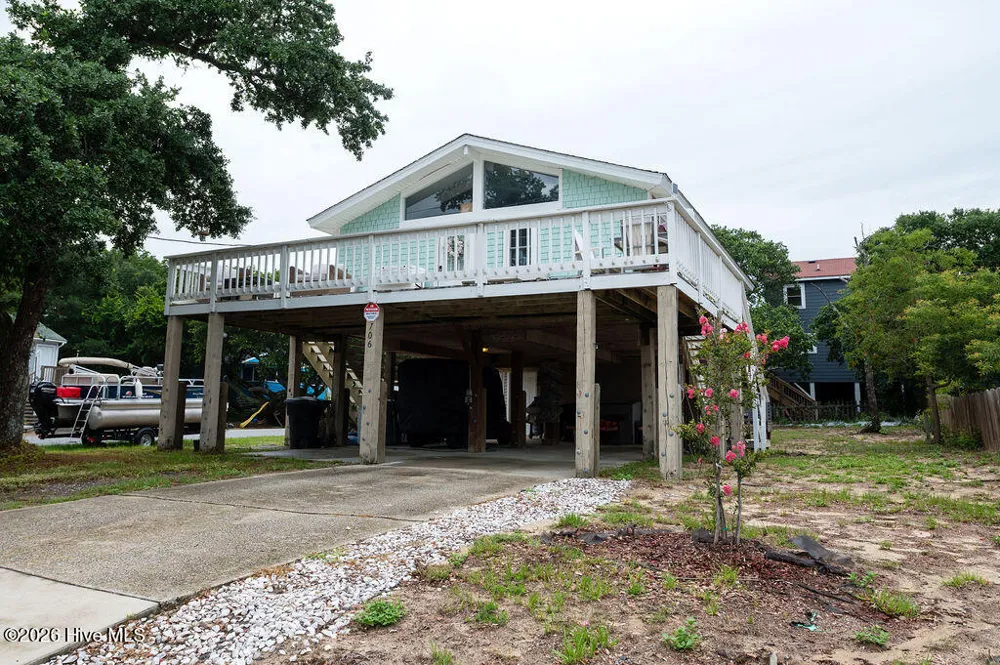 706 W 3rd Street Kill Devil Hills, NC 27948