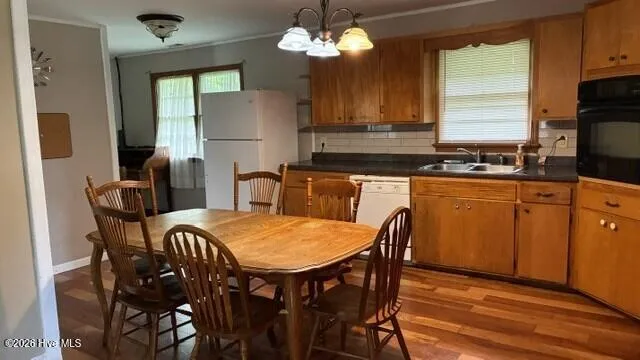 17 Moore Street Andrews, NC 28901