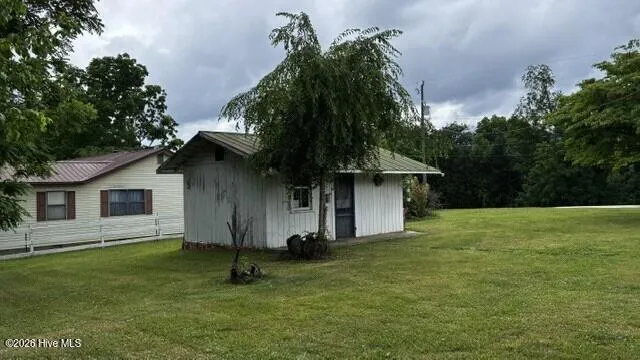 17 Moore Street Andrews, NC 28901