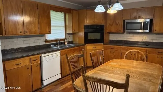 17 Moore Street Andrews, NC 28901