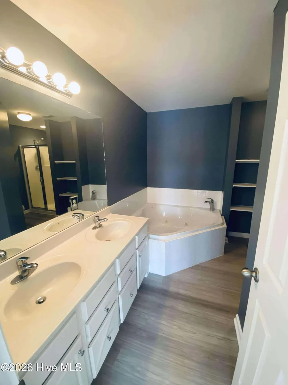 2412 King Richard Court #F Greenville, NC 27858
