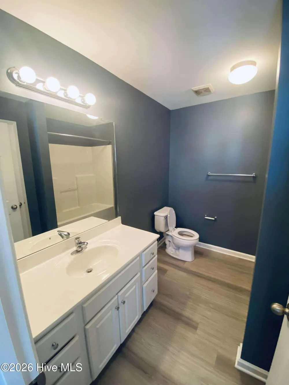 2412 King Richard Court #F Greenville, NC 27858