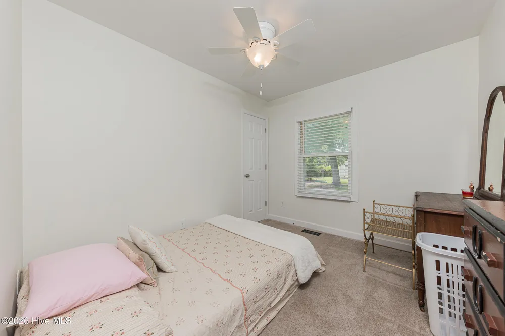 670 Queens Creek Road Hubert, NC 28539