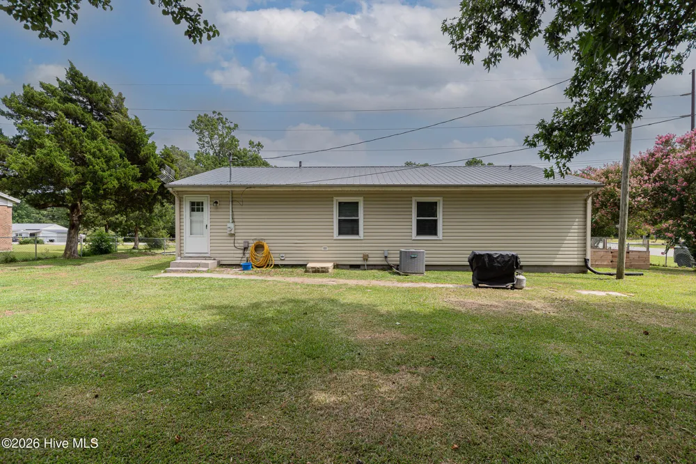 670 Queens Creek Road Hubert, NC 28539