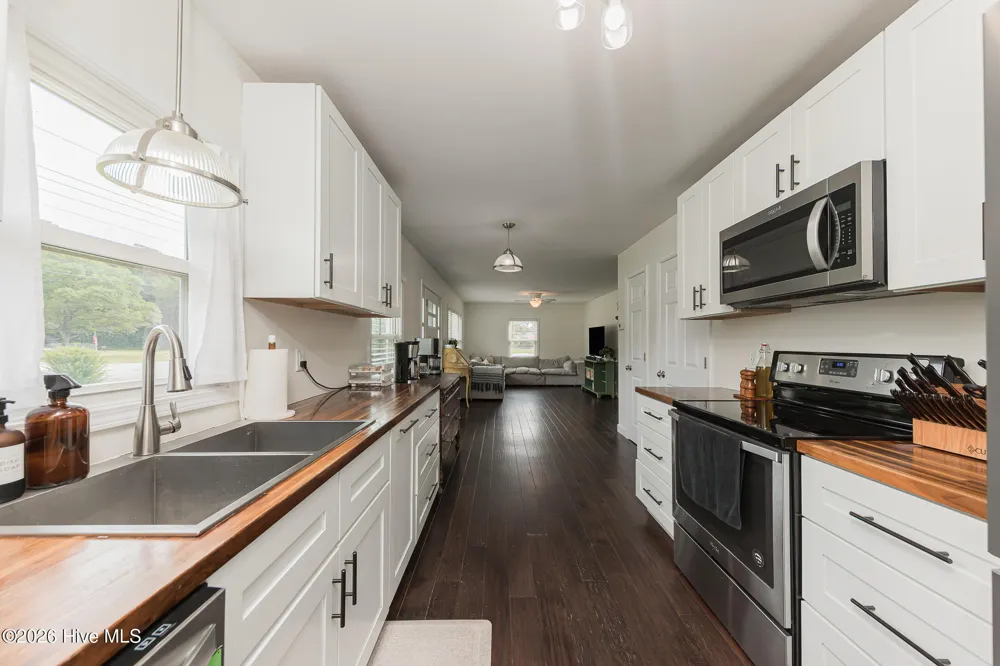 670 Queens Creek Road Hubert, NC 28539