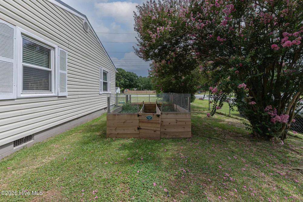 670 Queens Creek Road Hubert, NC 28539