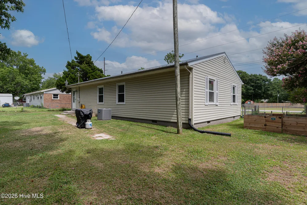 670 Queens Creek Road Hubert, NC 28539