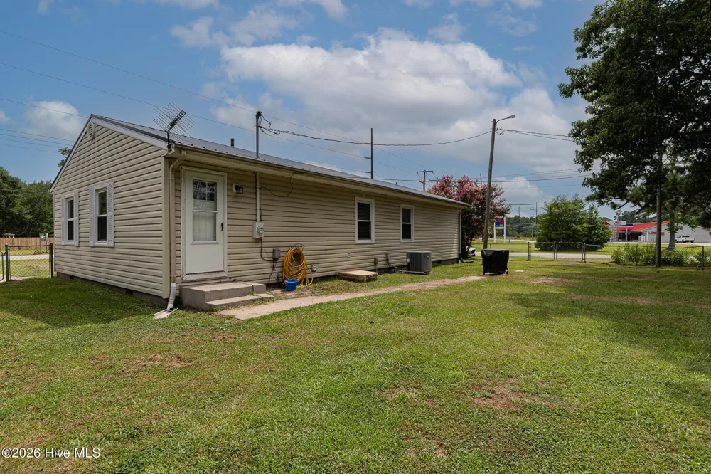 670 Queens Creek Road Hubert, NC 28539