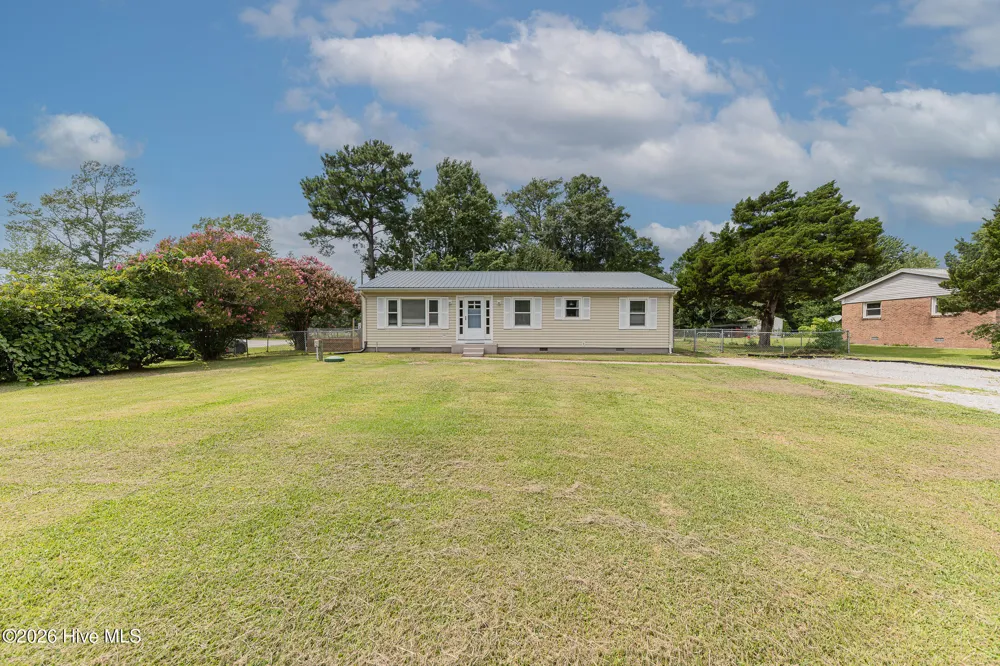 670 Queens Creek Road Hubert, NC 28539