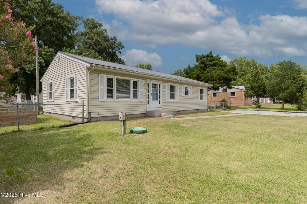 670 Queens Creek Road Hubert, NC 28539