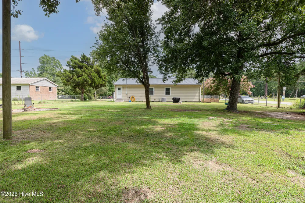 670 Queens Creek Road Hubert, NC 28539