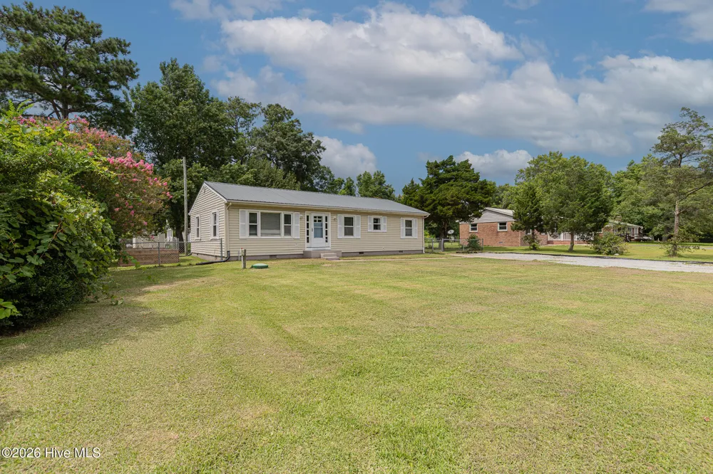 670 Queens Creek Road Hubert, NC 28539