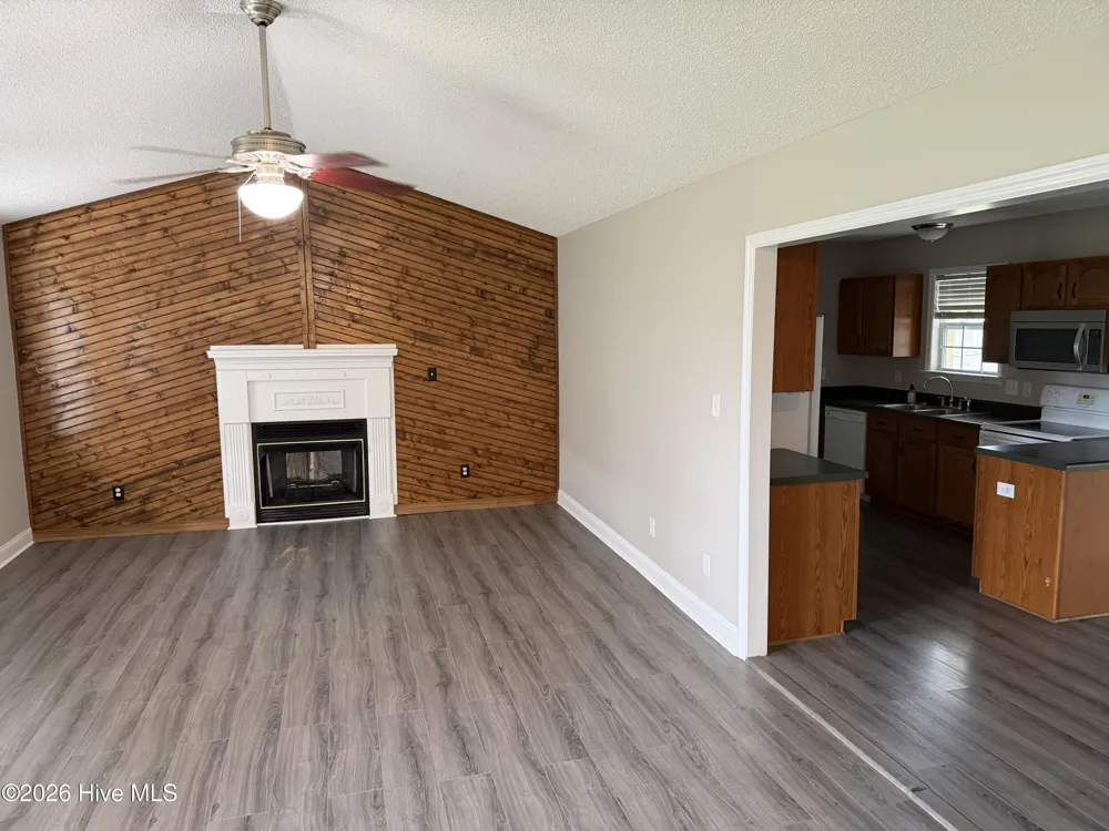 136 Annie Road Richlands, NC 28574