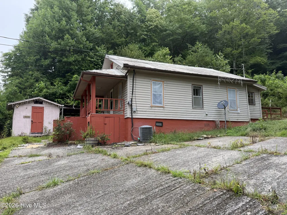 6686 Nc Highway 141 Marble, NC 28905