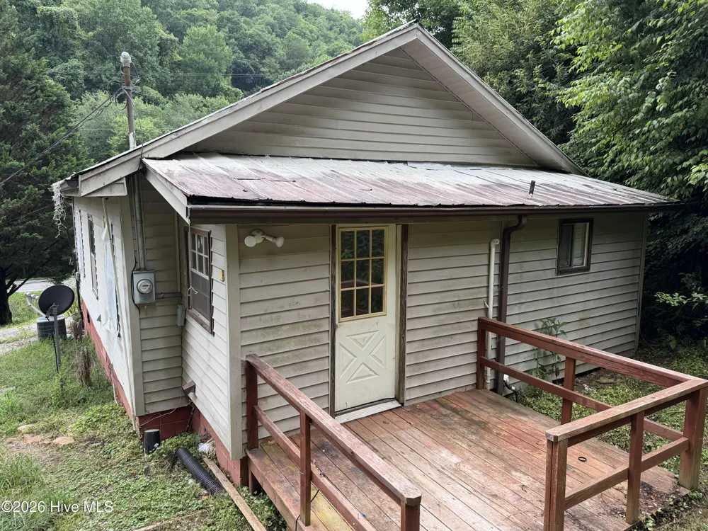6686 Nc Highway 141 Marble, NC 28905