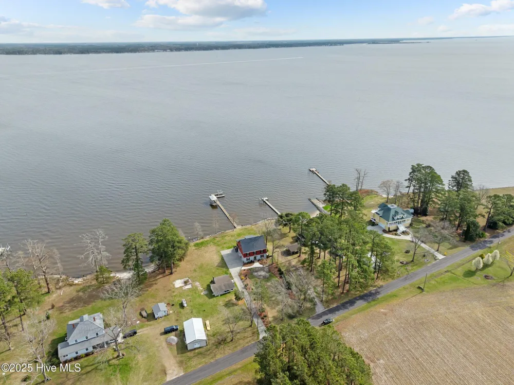901 Down Shore Road Blounts Creek, NC 27814