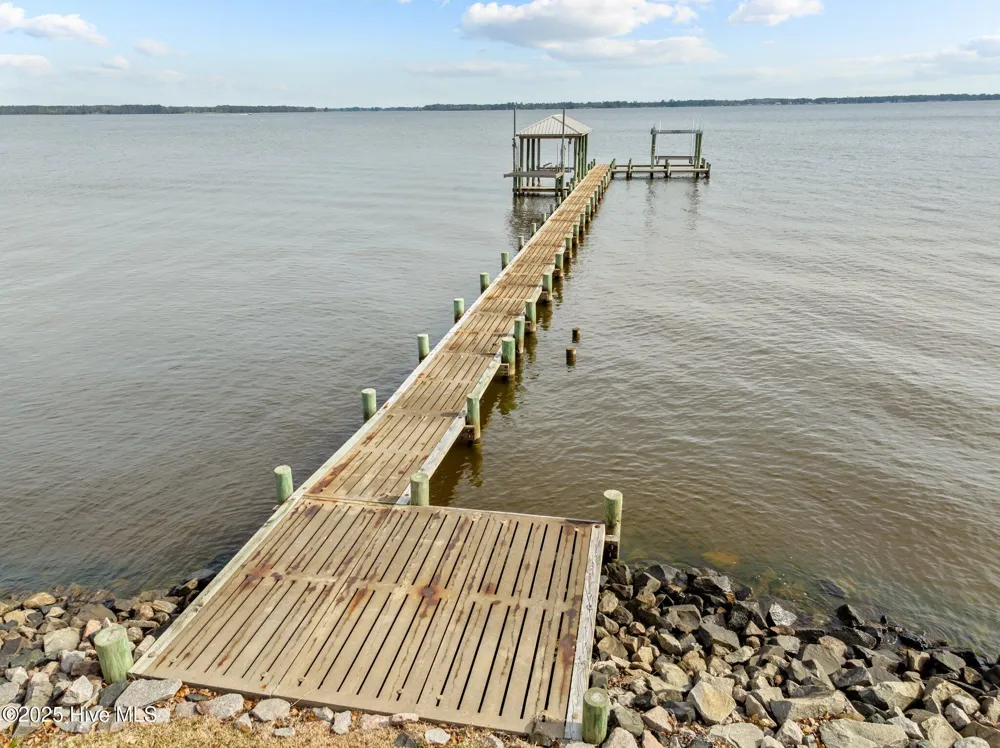 901 Down Shore Road Blounts Creek, NC 27814