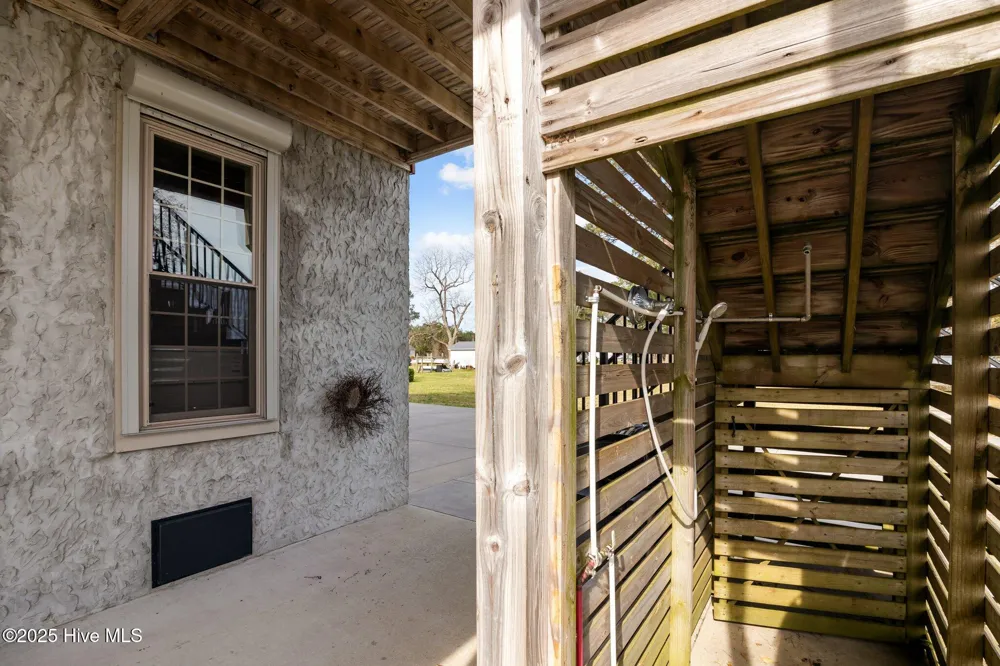 901 Down Shore Road Blounts Creek, NC 27814