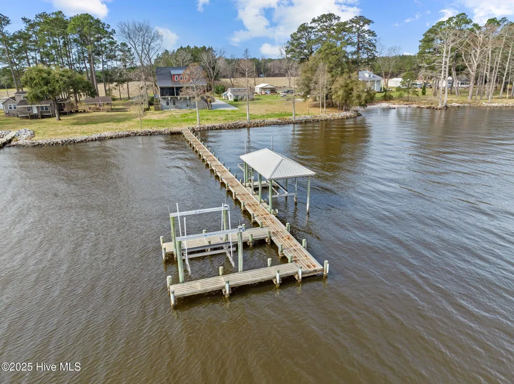 901 Down Shore Road Blounts Creek, NC 27814