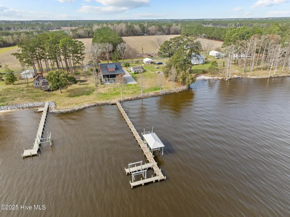 901 Down Shore Road Blounts Creek, NC 27814