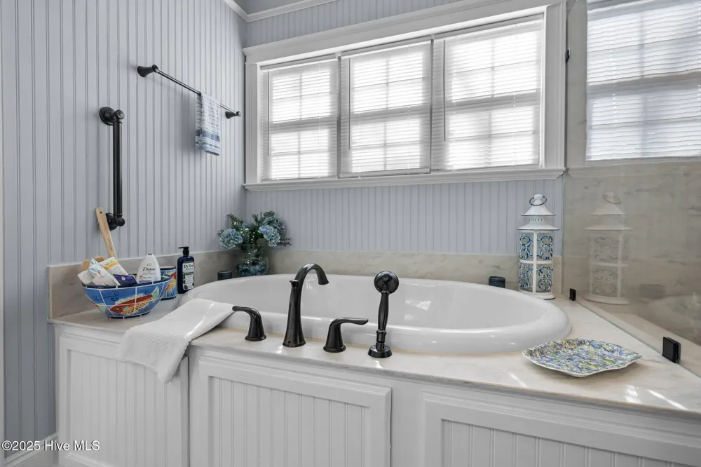 901 Down Shore Road Blounts Creek, NC 27814