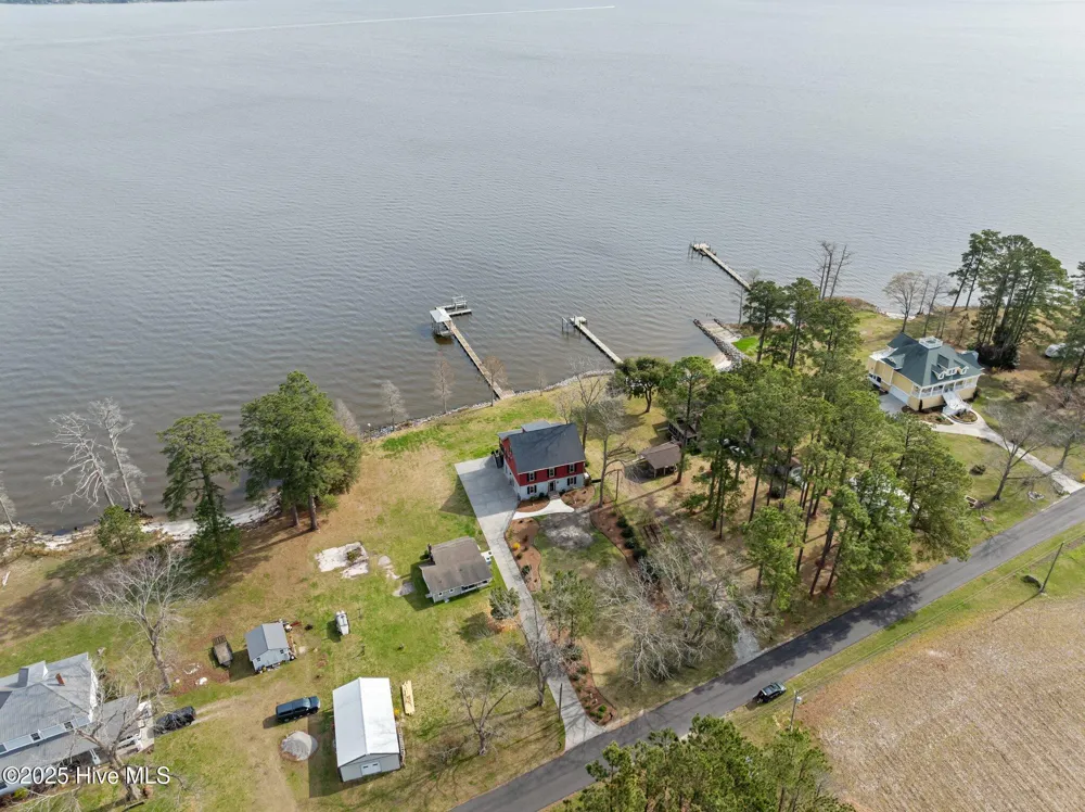 901 Down Shore Road Blounts Creek, NC 27814