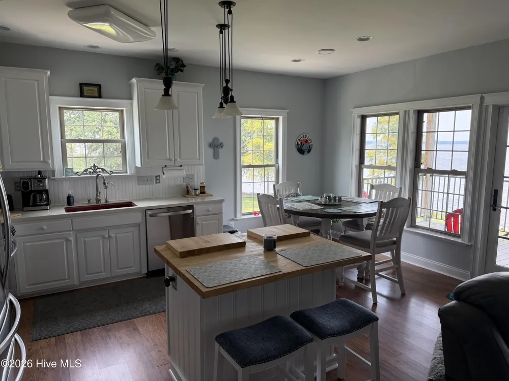 901 Down Shore Road Blounts Creek, NC 27814