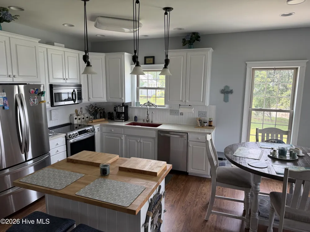 901 Down Shore Road Blounts Creek, NC 27814