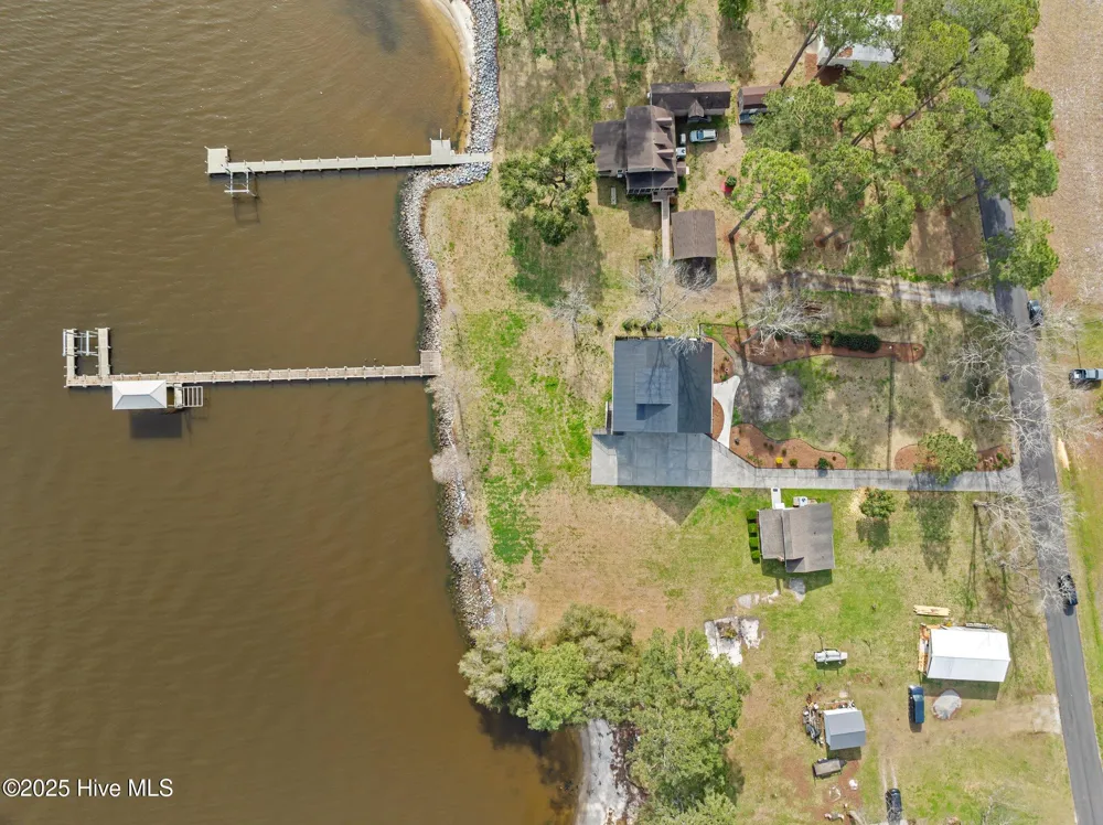 901 Down Shore Road Blounts Creek, NC 27814