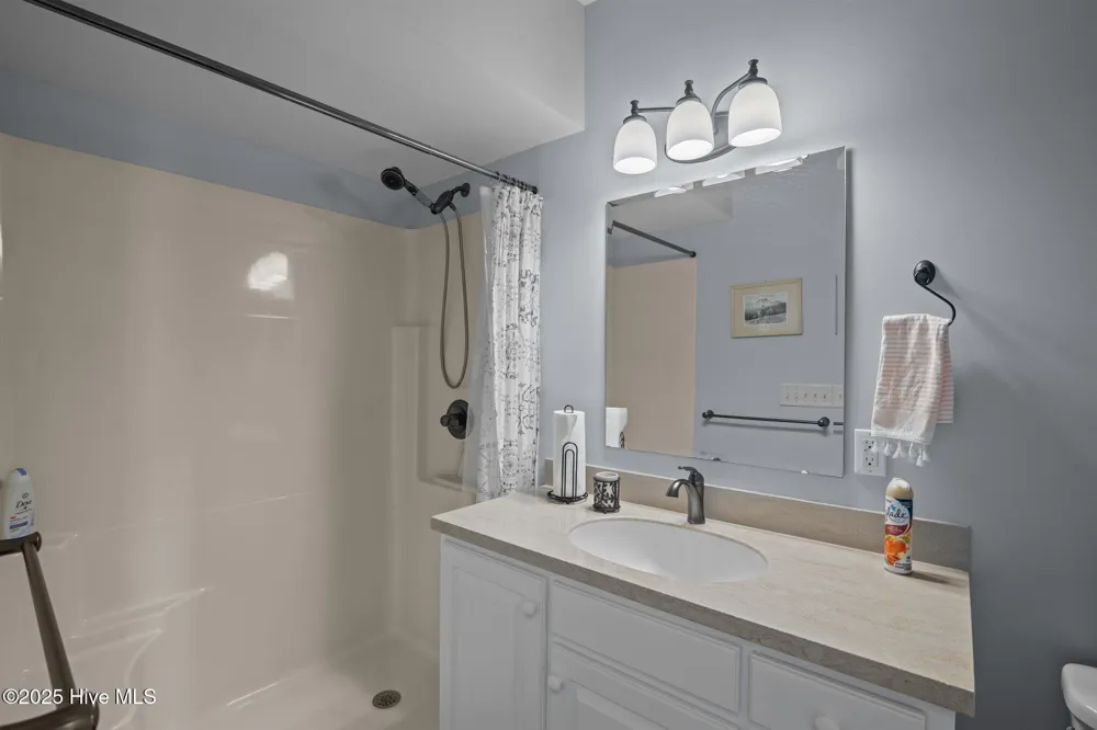 901 Down Shore Road Blounts Creek, NC 27814