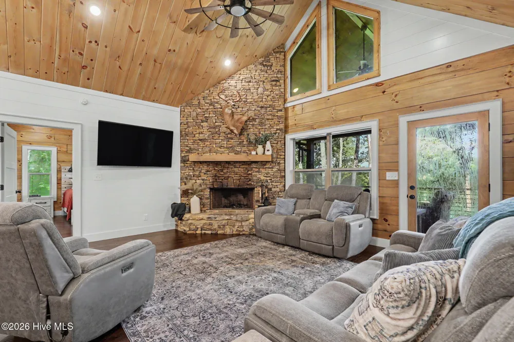 240 Pink Pig Lane Cherry Log, GA 30522