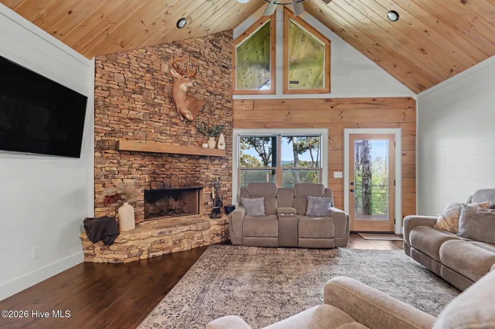 240 Pink Pig Lane Cherry Log, GA 30522