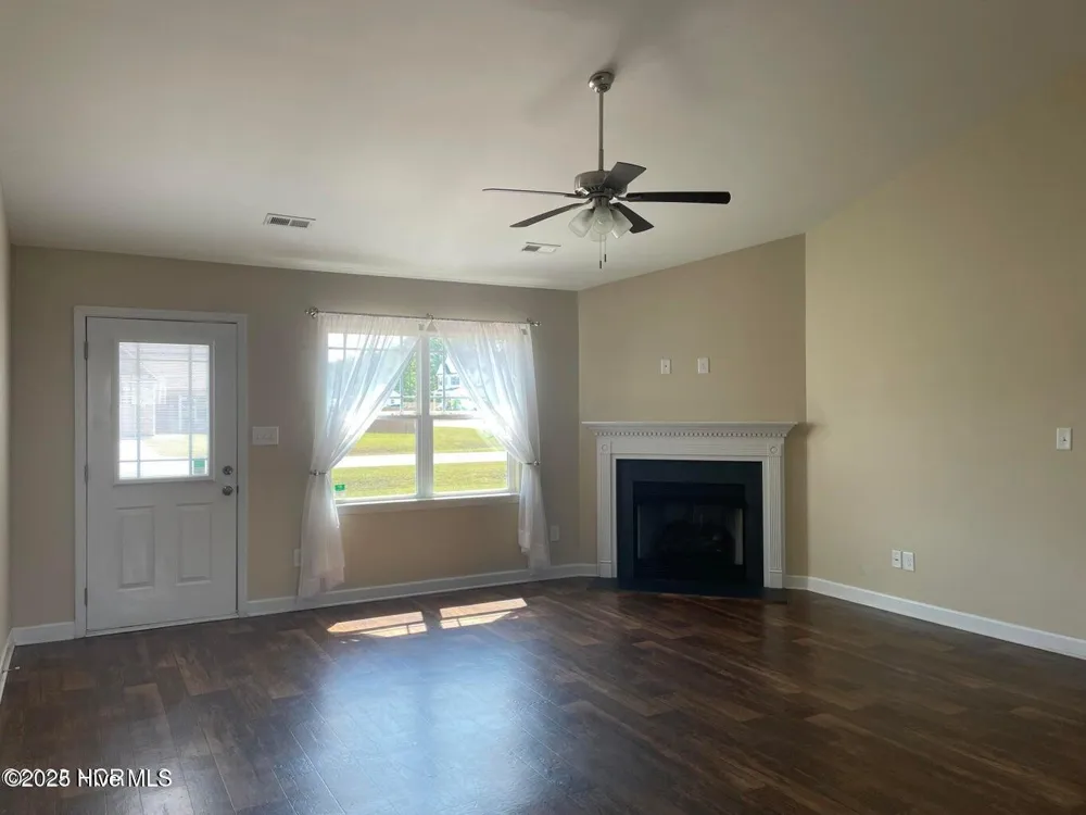 233 Breakwater Drive Sneads Ferry, NC 28460