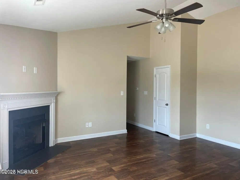 233 Breakwater Drive Sneads Ferry, NC 28460