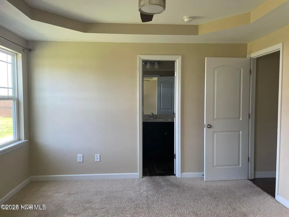 233 Breakwater Drive Sneads Ferry, NC 28460