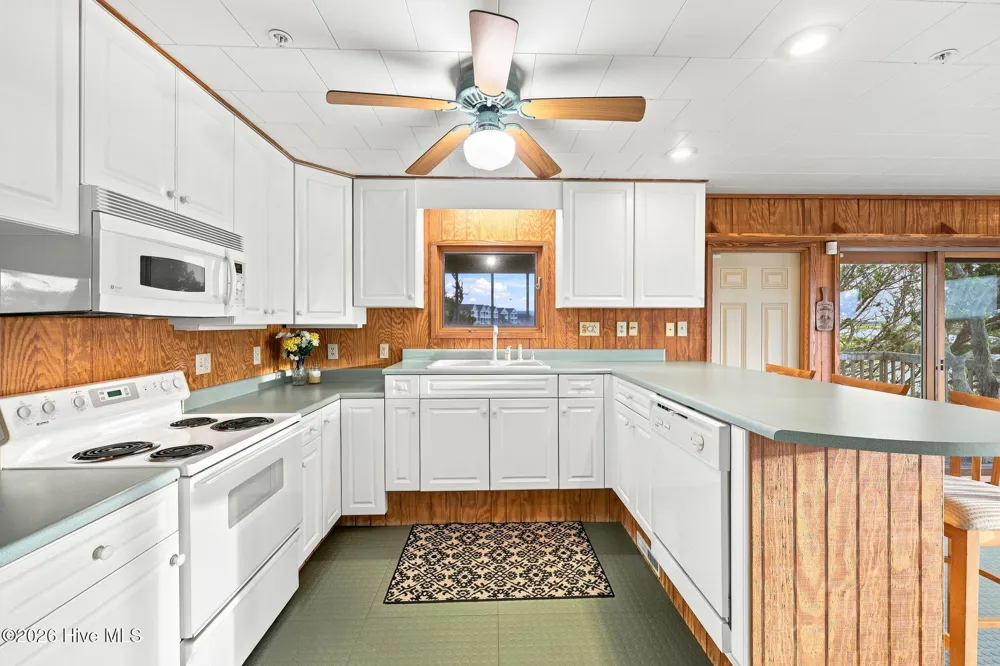 957 Broadway Street Surf City, NC 28445