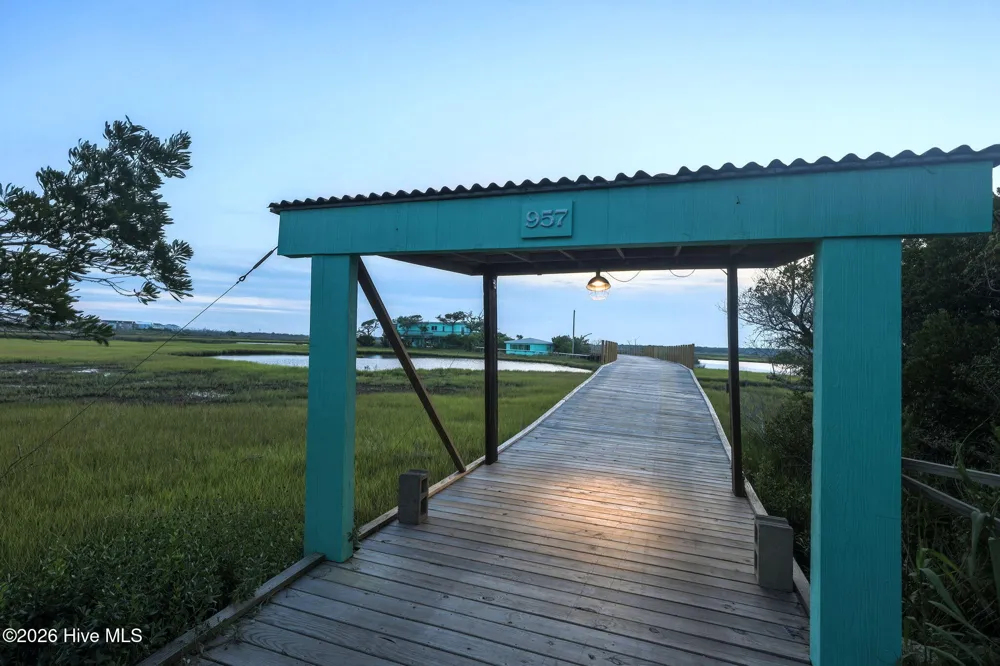 957 Broadway Street Surf City, NC 28445