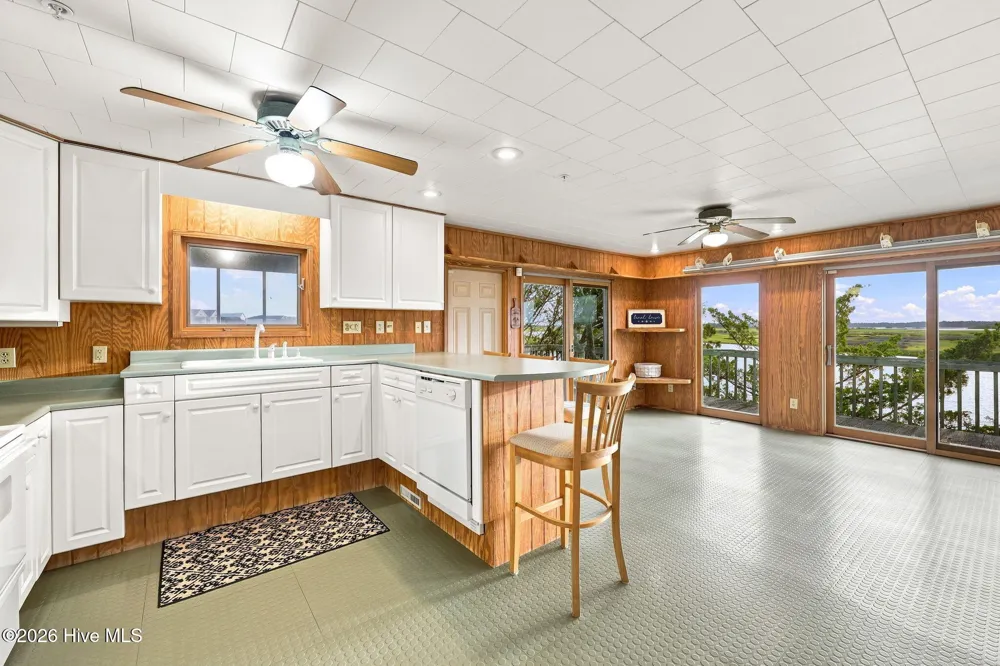 957 Broadway Street Surf City, NC 28445