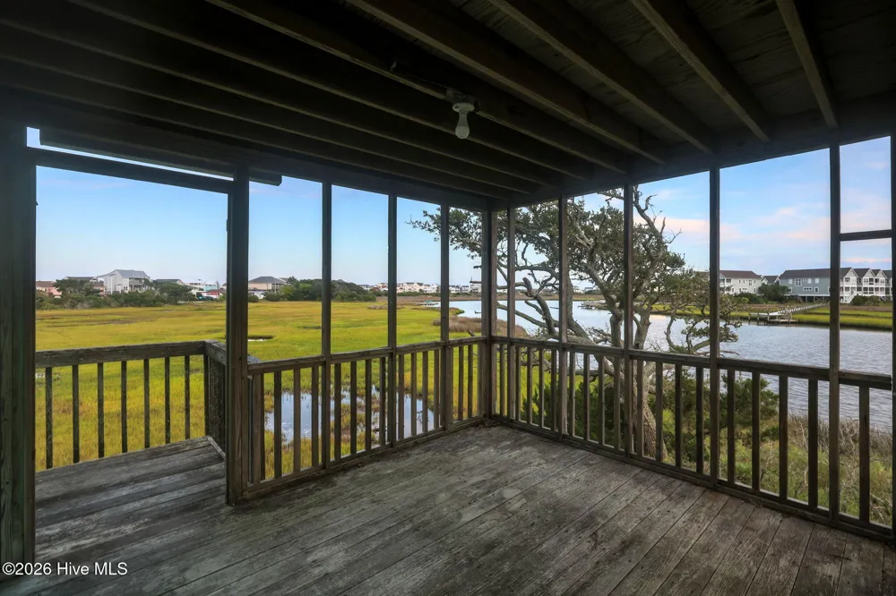 957 Broadway Street Surf City, NC 28445