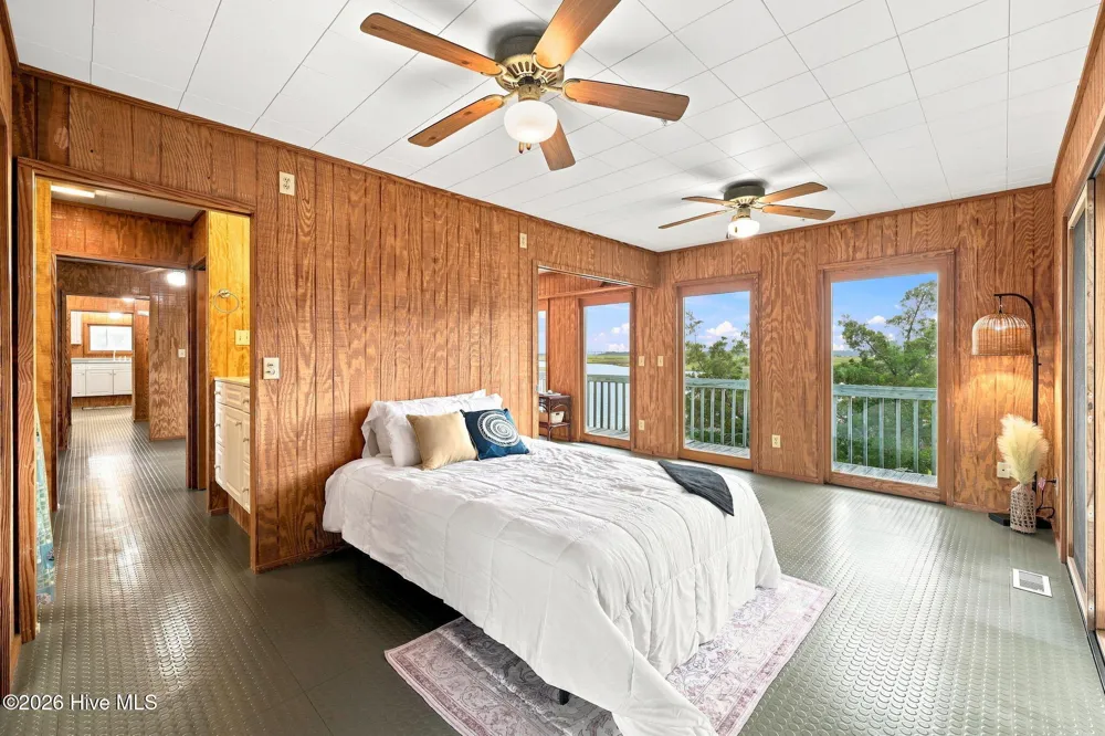 957 Broadway Street Surf City, NC 28445