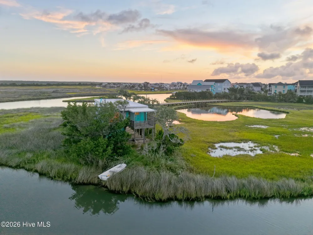 957 Broadway Street Surf City, NC 28445