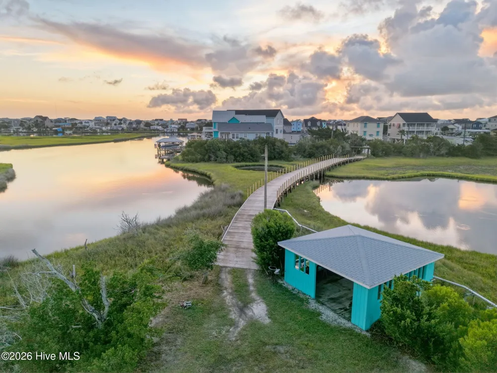 957 Broadway Street Surf City, NC 28445