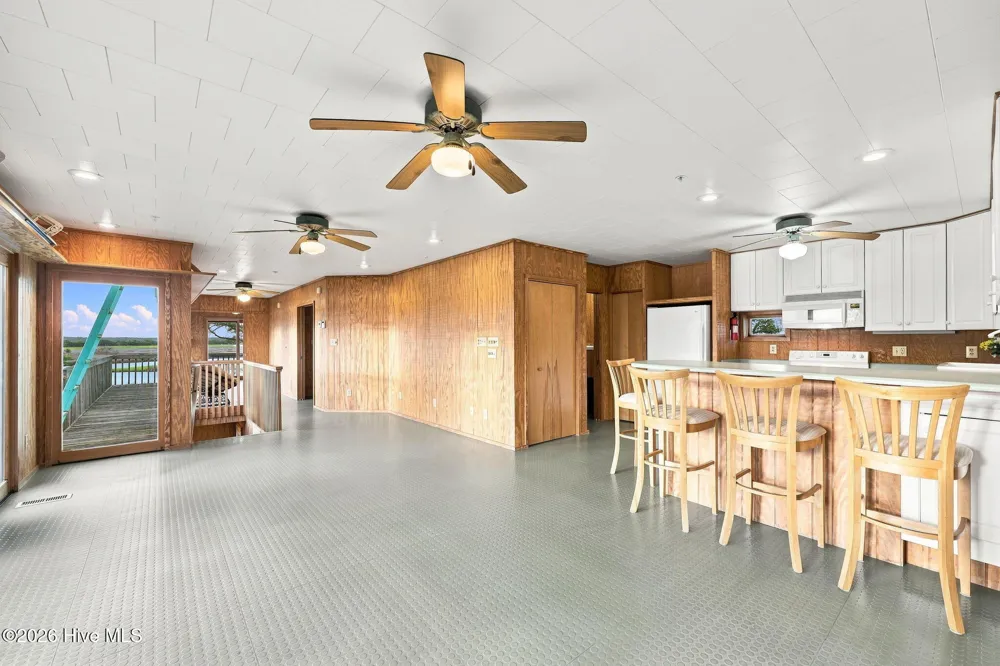 957 Broadway Street Surf City, NC 28445