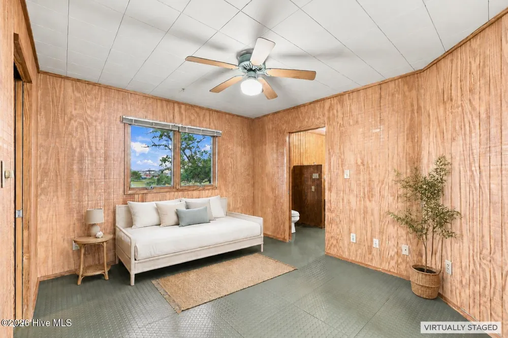 957 Broadway Street Surf City, NC 28445