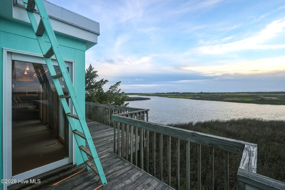 957 Broadway Street Surf City, NC 28445